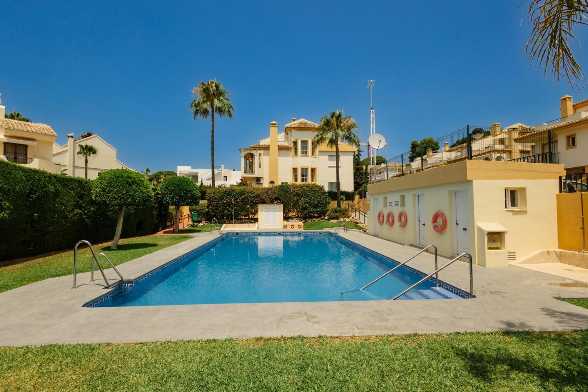 Beautiful Townhouse Walking Distance To The Beach In Costabella, Марбеля Екстериор снимка