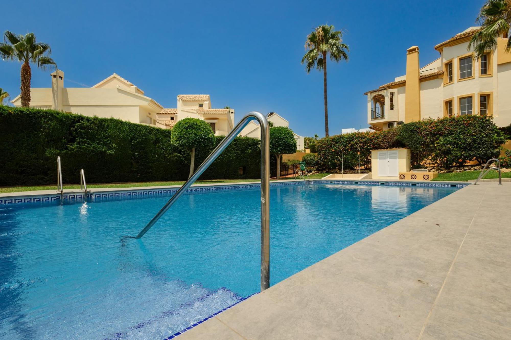 Beautiful Townhouse Walking Distance To The Beach In Costabella, Марбеля Екстериор снимка