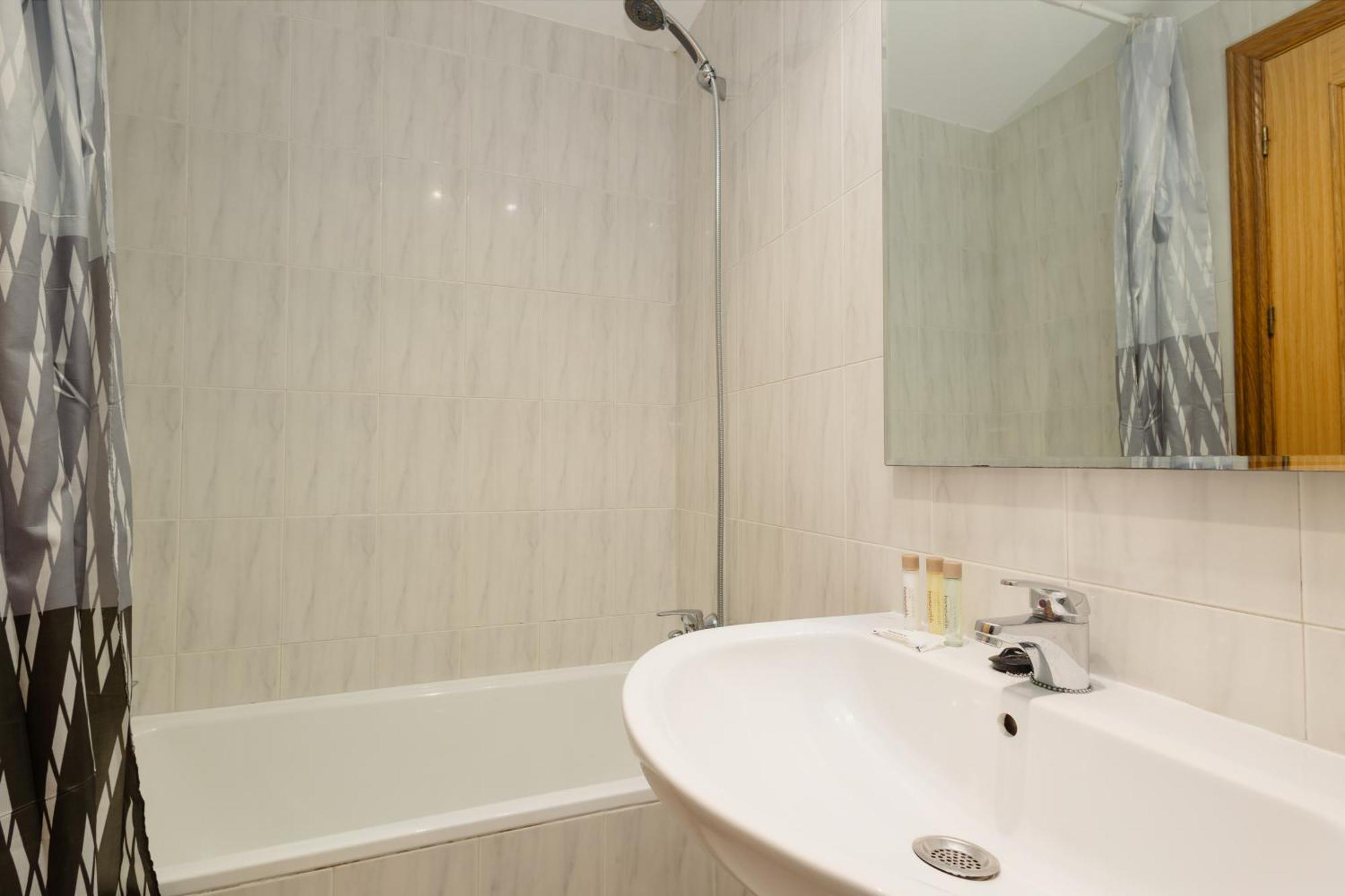 Beautiful Townhouse Walking Distance To The Beach In Costabella, Марбеля Екстериор снимка