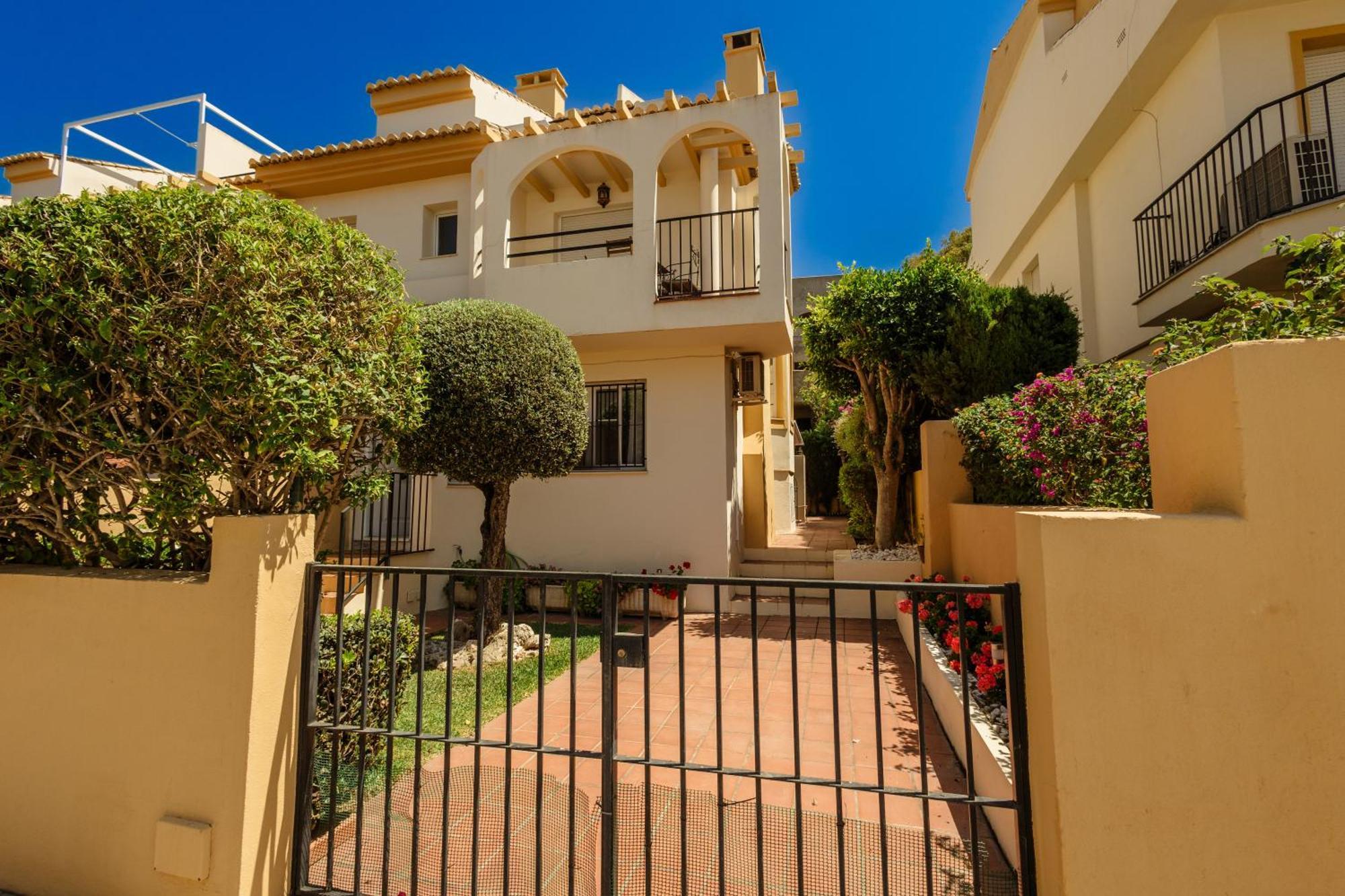 Beautiful Townhouse Walking Distance To The Beach In Costabella, Марбеля Екстериор снимка
