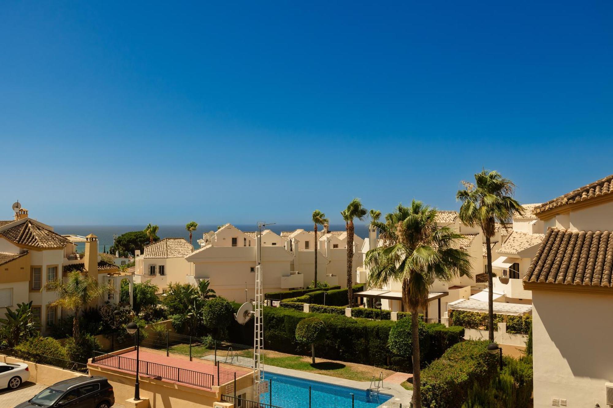 Beautiful Townhouse Walking Distance To The Beach In Costabella, Марбеля Екстериор снимка